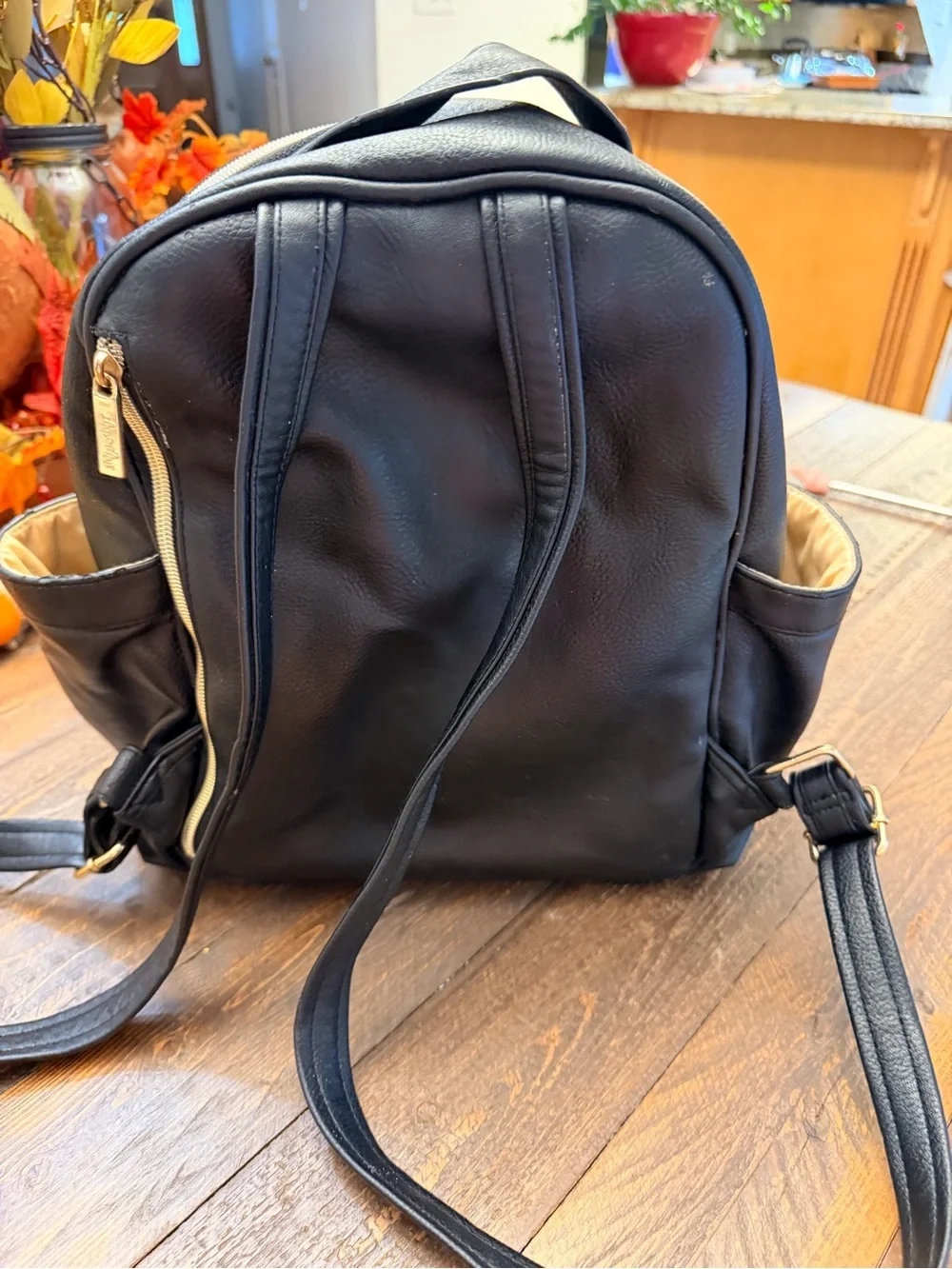 Itzy Ritzy Mini Plus Black Gold Vegan Leather Diaper Bag Backpack Noir
